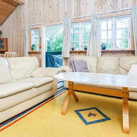 Lush In Glesborg, 6 Guests Glesborg